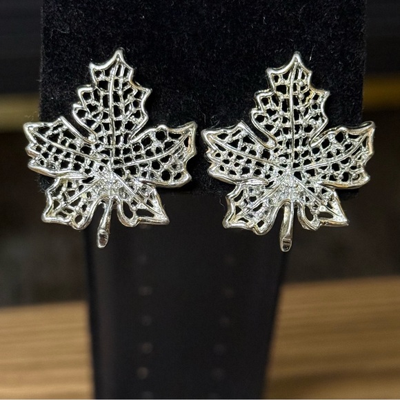 Vintage Sarah Cov Summer Frost Earrings - Picture 1 of 12